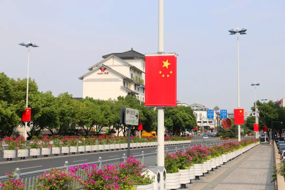 挂国旗啦苏城一片中国红