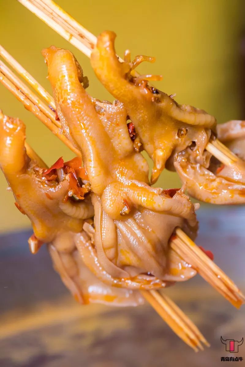 从饭爷最爱的香菜牛肉麻辣牛肉,到脱骨鸭掌麻辣排骨,再到毛肚鸭舌串串