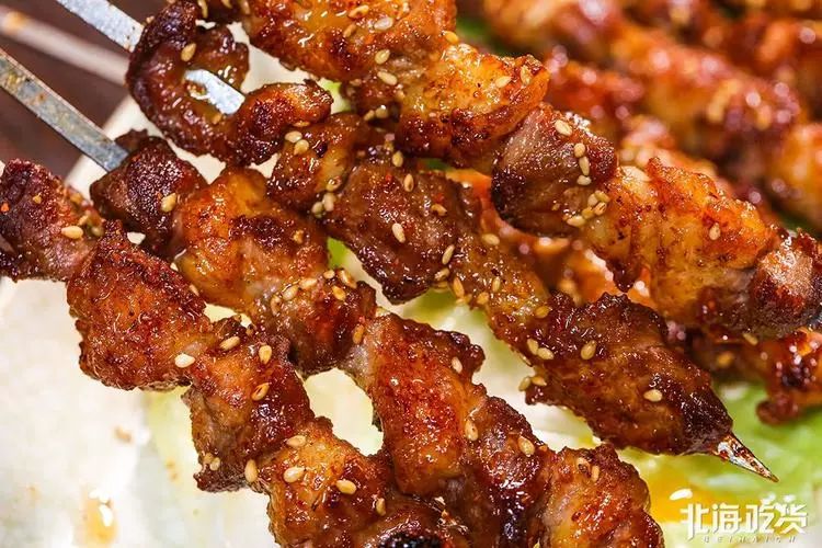 蒜香排骨烤肥肠烤海虾烤羊腰◆◆招 牌 烤 鱼◆◆烤鱼似乎是夜宵档必