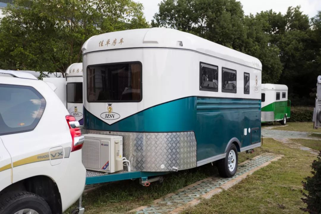 英伦风格,采用澳洲底盘工艺,这样的佳卓拖挂房车你喜欢吗?