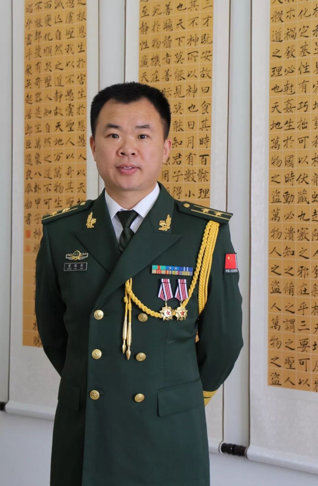 曾海彬,男,汉族,中共党员,湖南新化人,军旅25载,武警中校,三次荣立三