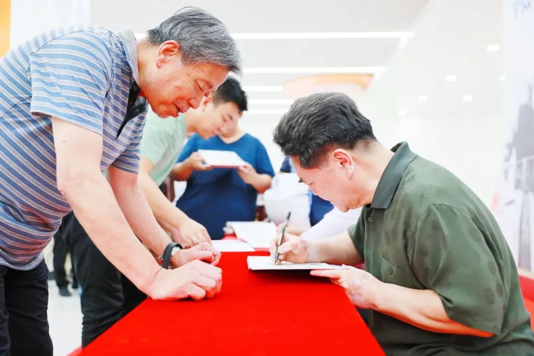 公共文化进轨道为国粹打call今天文化中心站迎来了京剧大咖