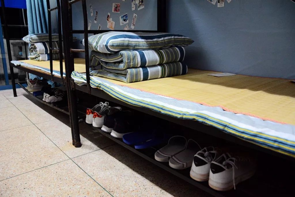 潮州高级中学宿舍床铺图片