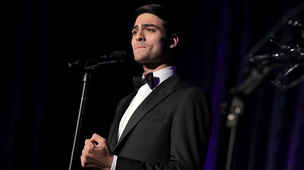 波切利:上帝为他拉下眼前的帘,音乐成了他的眼