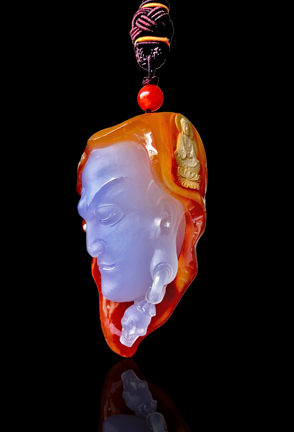 大师李博生大师修行,作品多以人物雕刻为主,风格独特,擅长俏色巧雕