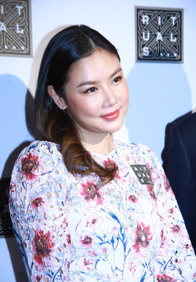 黎明前妻乐基儿近照曝光,产后满脸横肉胖到认不出,目测至少140