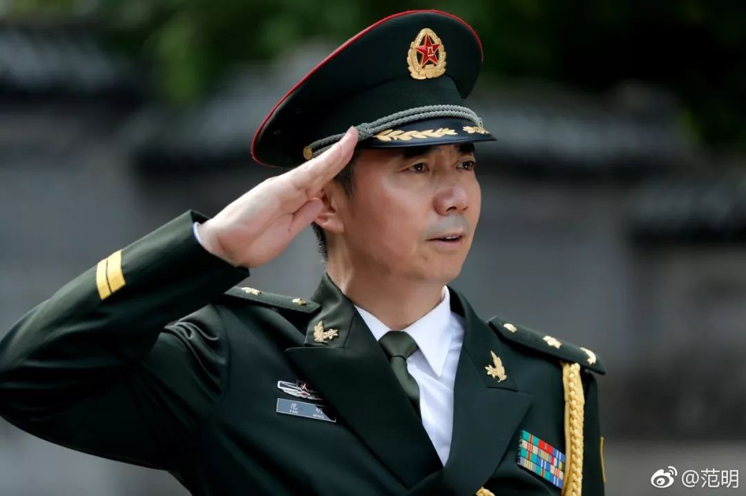 他居然抢过陈道明和郭德纲的风头_范明