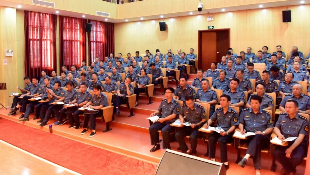 甘祖昌干部学院副院长周晓涛致辞,萍乡高速路政支队党委书记李伟出席