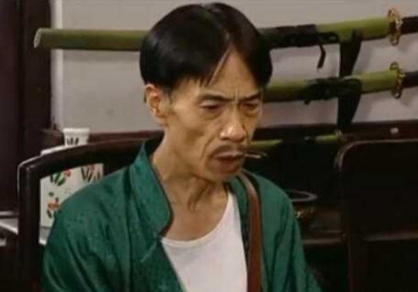 他还演过还珠格格中的骗子,一个表情一个眼神都很搞笑.