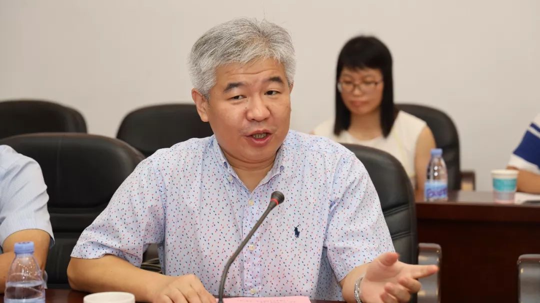 我校举行致敬最美奋斗者陈征教授座谈会