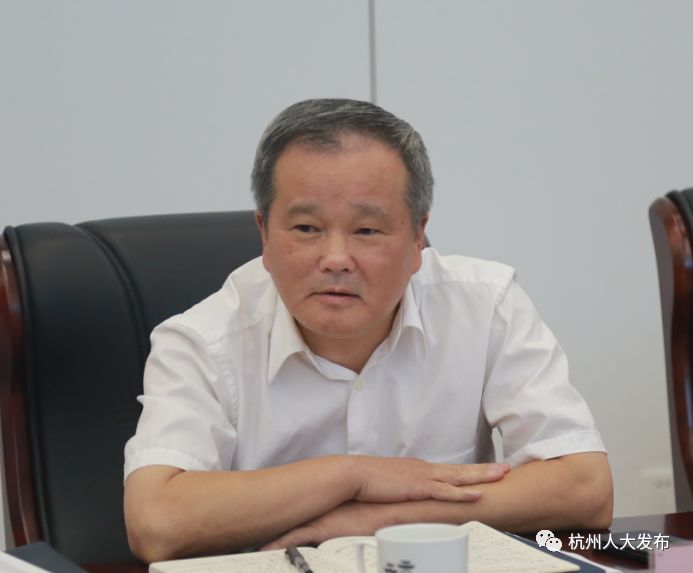 副主任许勤华,张建庭,郑荣胜,陈红英,罗卫红,秘书长张如勇发言.