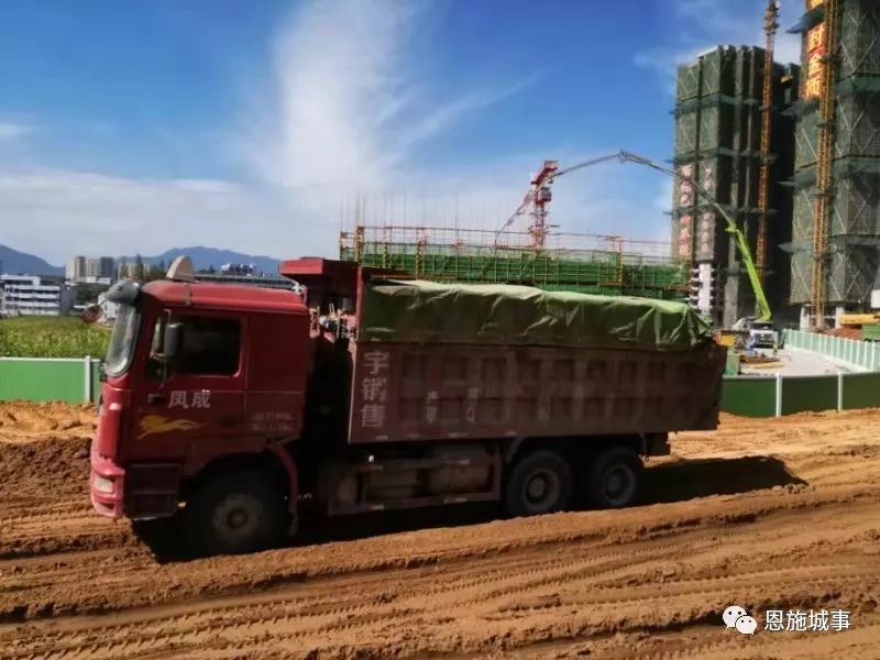 恩施市对城区建筑渣土工地运输车辆进行摸排并宣传相关法规