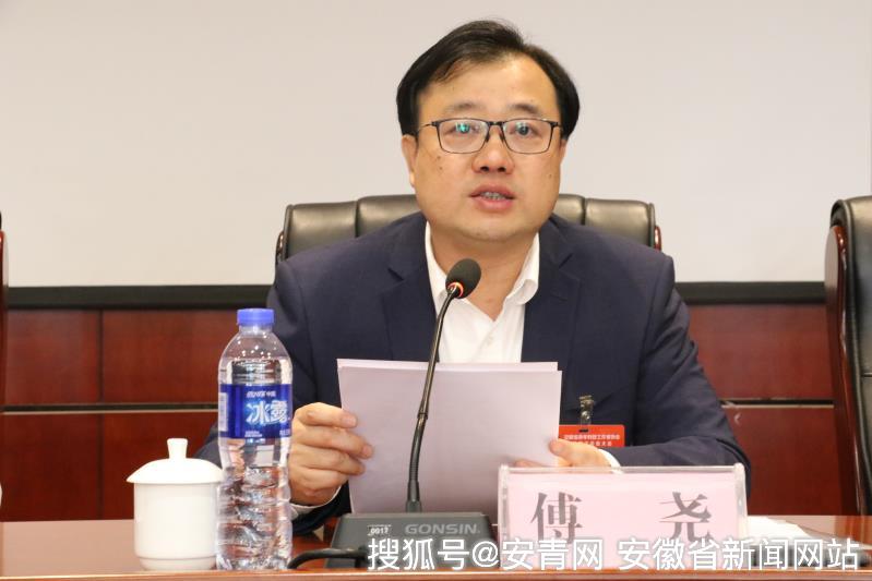 陈洪周,陈睿,屈哲,周开乐等9人当选为副会长,郭兴龙当选为秘书长