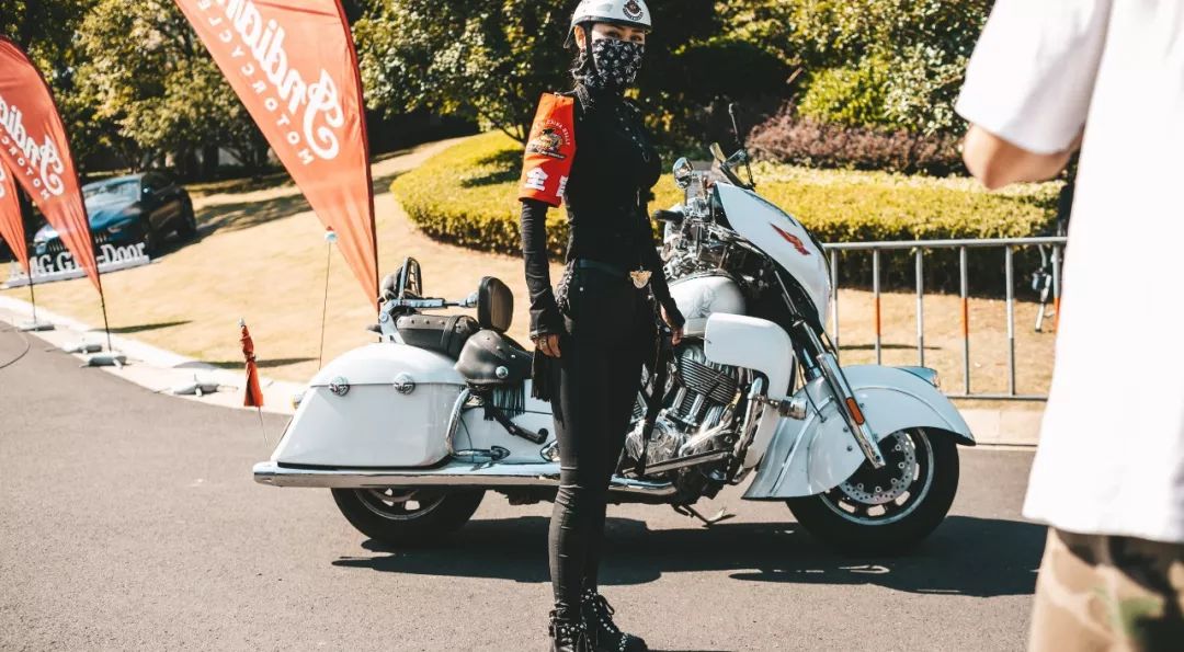 安全无事故骑行印第安骑士遵循着骑士精神完成了一次完美的巡游骑行