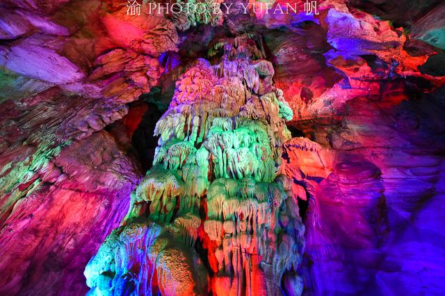 重庆有个琵琶洞,里面没有西游记的蝎子精,却住着一位琵琶仙子