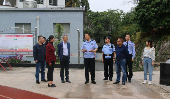 合江县副县长提名人选公安局长刘纲率队到南滩镇中心校调研安全工作