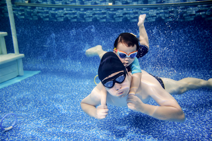 十一长假不出门留在北京宝宝照样撒欢优范儿亲子游泳馆等你来嗨
