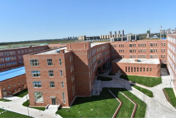 长春高新技术产业开发区尚德学校(长春吉大附中高新尚德学校)是长春