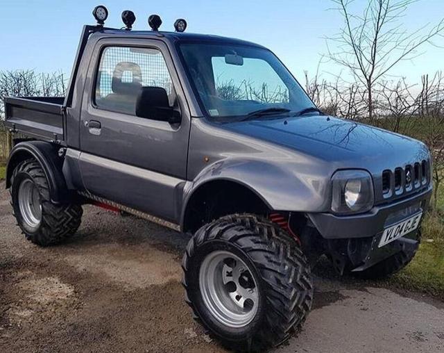 可以说随着3c认证的通过,这台外观个性十足并且很有硬派越野车特征的