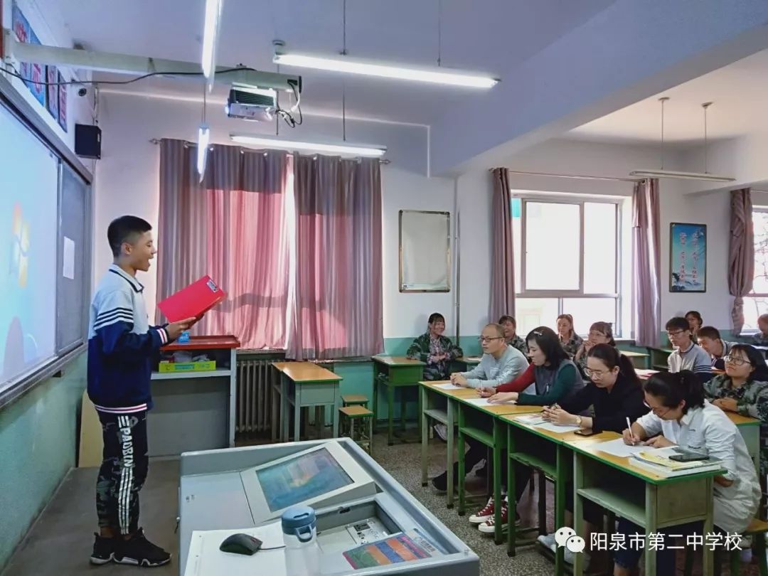 阳泉二中我校举行高一年级祝福祖国共贺华诞诗歌朗诵比赛