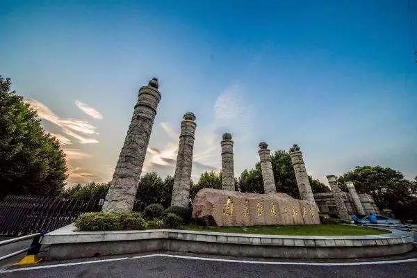 燕山大学机械工程是国家一级重点学科,全国闻名的存在,它是燕大最具