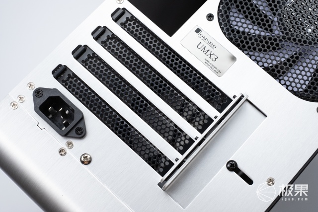 经典紧凑型全铝镁机箱散热与设计一样都少不了乔思伯umx3