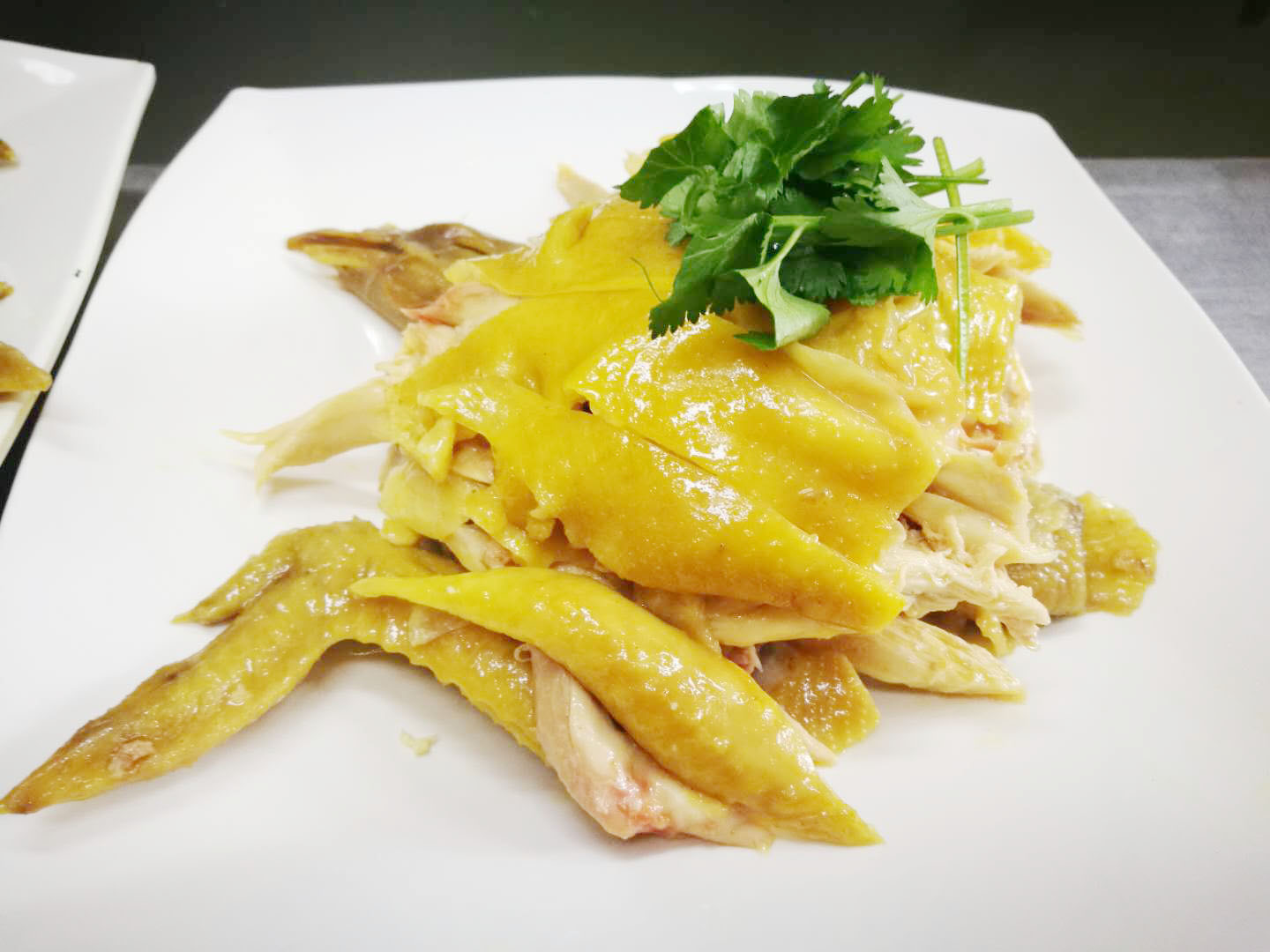 独特的味道客家咸香鸡有着与众不同的一面