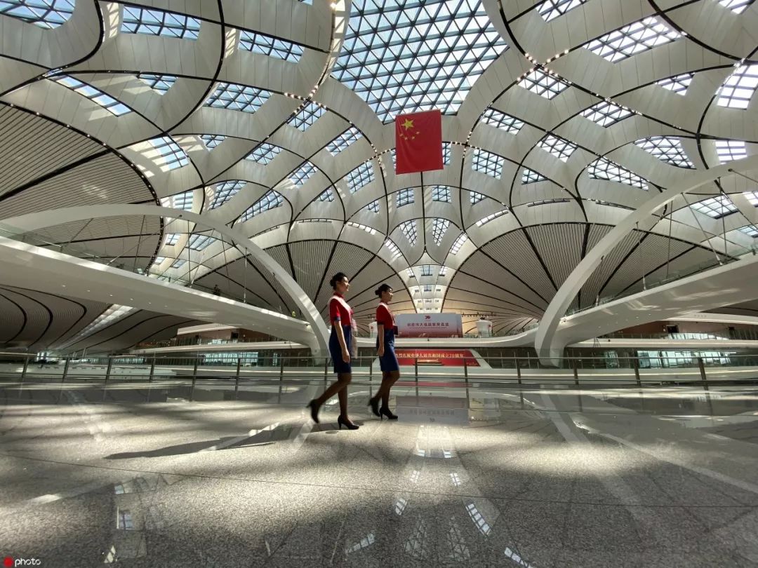 今天,北京大兴国际机场投运仪式将隆重举行.