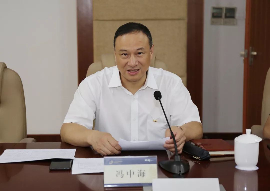 在随后召开的座谈会上,冯中海一行认真听取了开发区(高桥街道)"平安