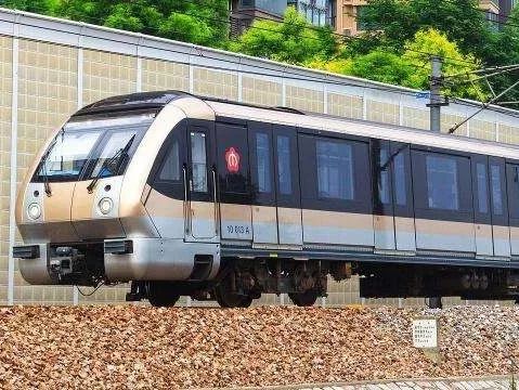 地铁十号线南京地铁s3号线兰花塘地铁站城市夜晚更加璀璨过去的浦口