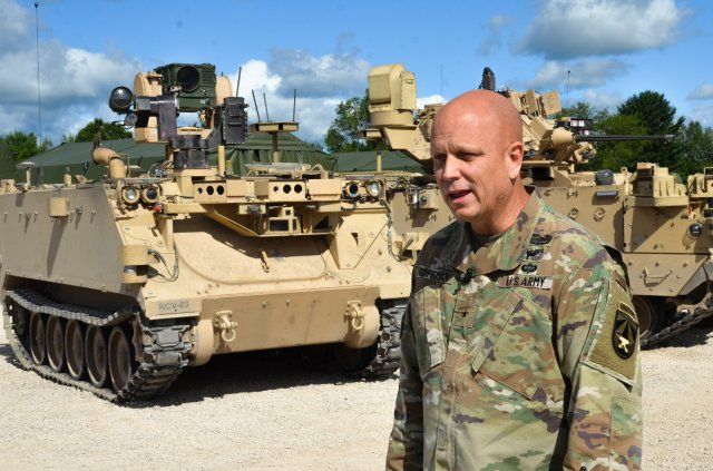 美国陆军演示载人战车与机器人战车协同作战_车辆