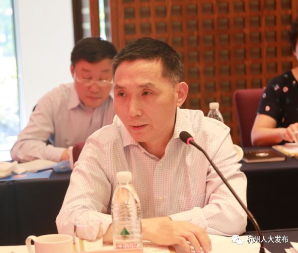 副主任许勤华,张建庭,郑荣胜,陈红英,罗卫红,秘书长张如勇发言.