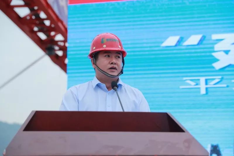 世界最高混凝土高塔桥平塘特大桥成功合龙