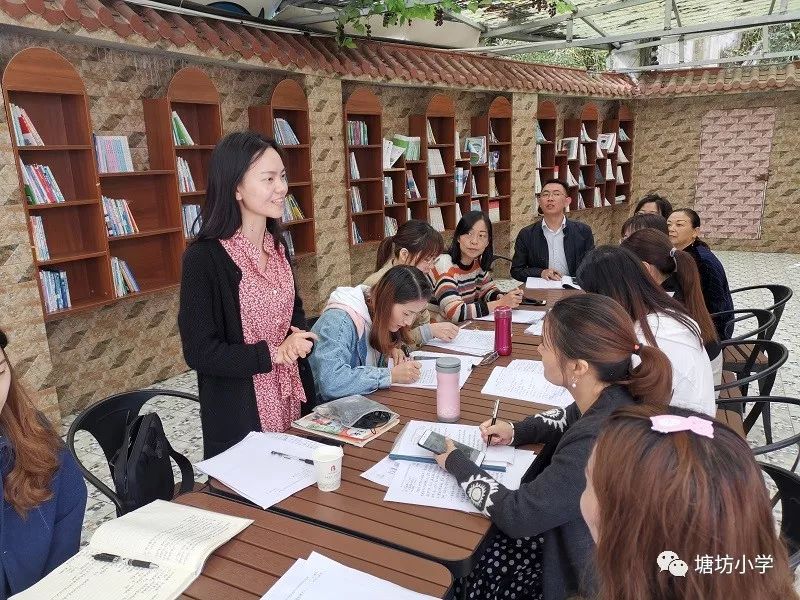21三位新老师王一涵,彭玉,谢丁权结合课堂教学进行及时的教学反思.