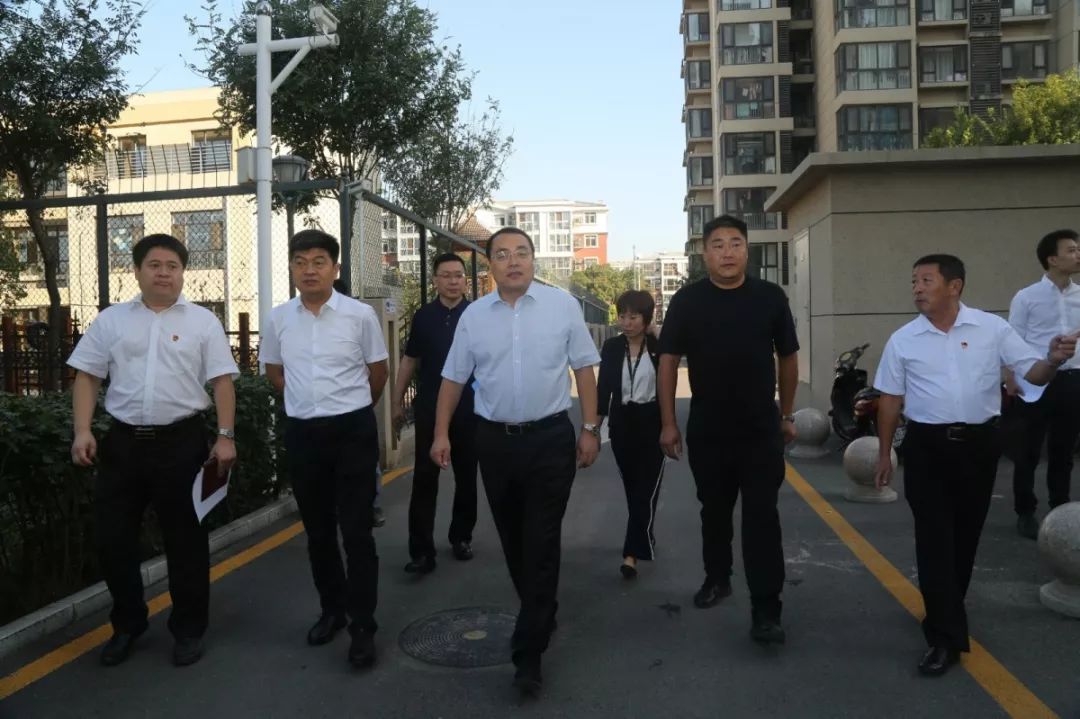 大兴区委常委副区长石银峰到瀛海镇调研社区和群防群治志愿服务工作