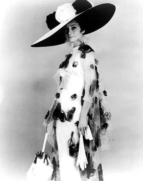 奥黛丽·赫本的外公叫阿纳德·凡·赫姆斯特拉,是荷兰王室直系贵族