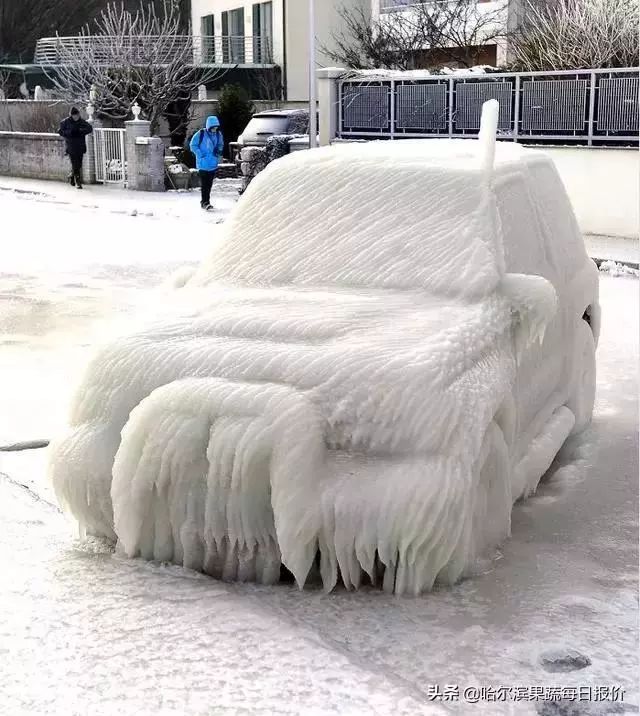 俄罗斯奥伊米亚康,一场冻雨过后,整个车就像变成了冰雕
