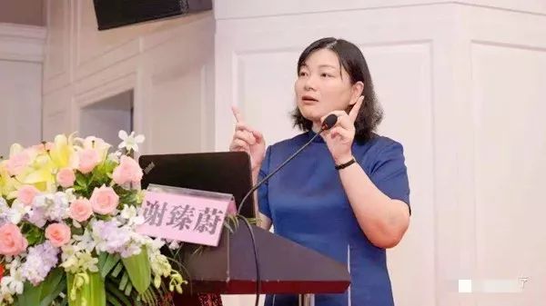 随后,我院妇科许莉莉副主任医师,柳州市工人医院的方梓羽博士,我院