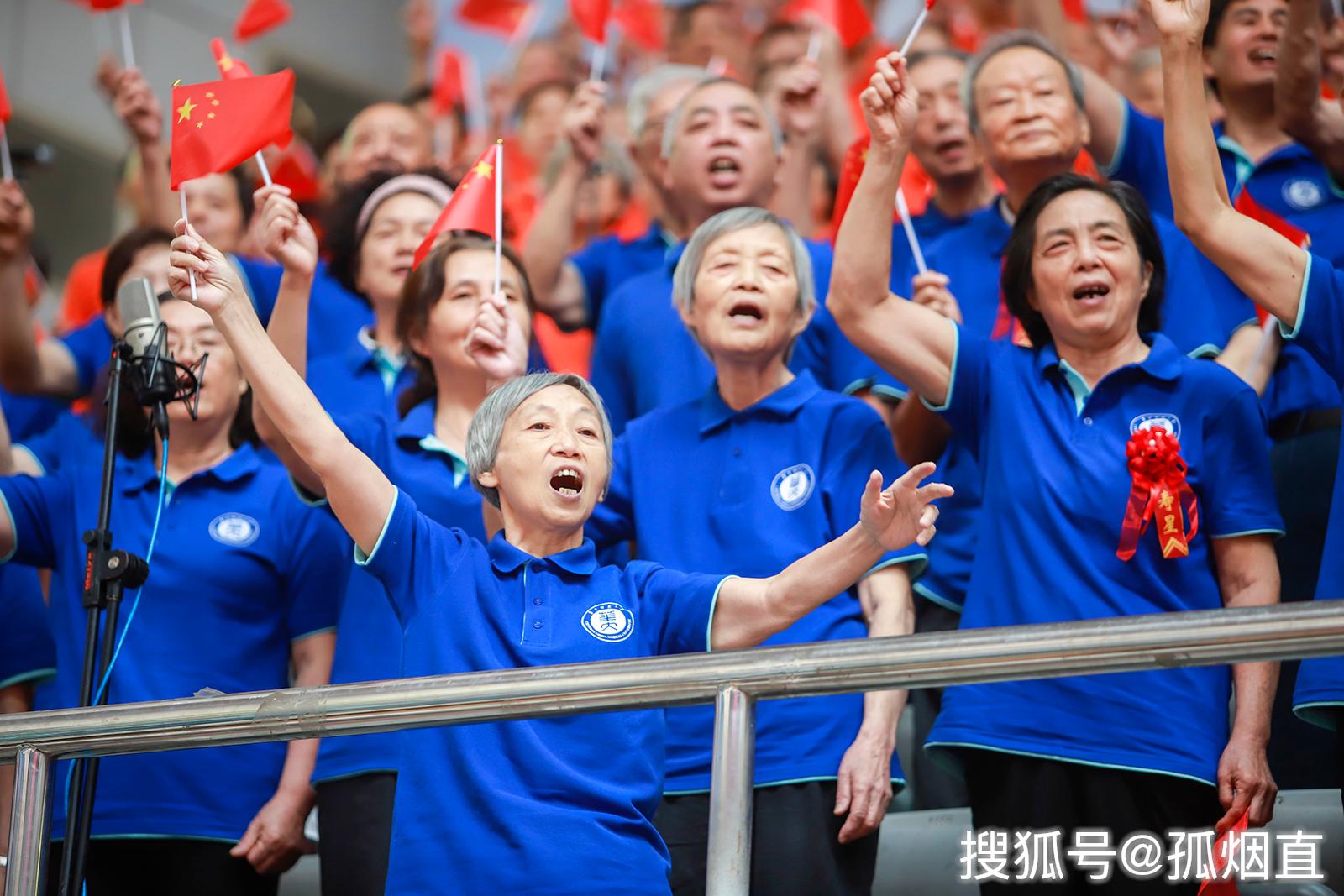 原创华中师大千名老人大合唱祝福伟大祖国生日快乐