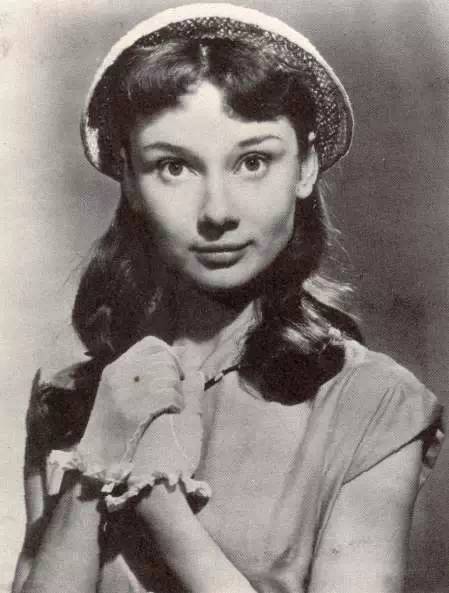 奥黛丽·赫本的母亲名为艾拉·凡·赫姆斯特拉,1900年出生于荷兰,有