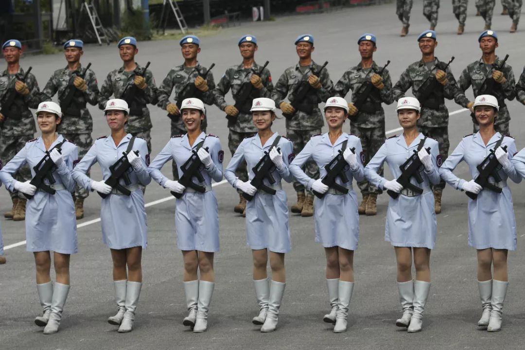 女民兵方隊在為國慶閱兵訓練(圖片來源:中國日報)a total of 32