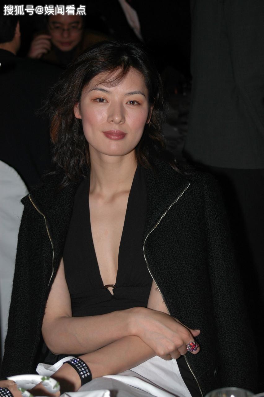 1/ 12 马艳丽长的非常美丽,甚至被称为"中国第一美女".