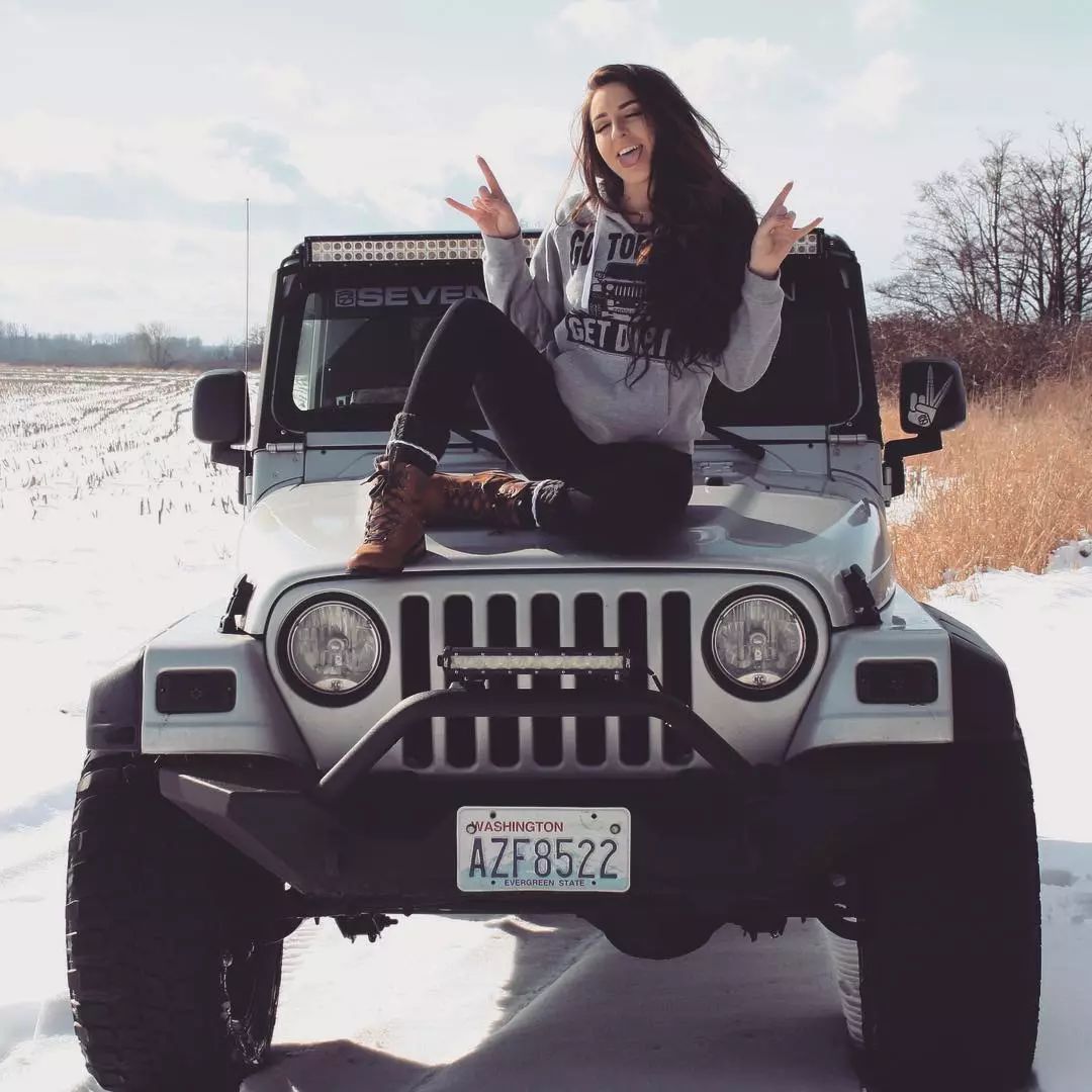 美女与野兽改装jeep牧马人和他的女孩们