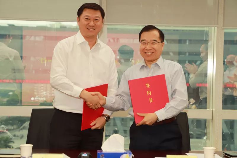 深创投左丁总裁,国信证券岳克胜总裁分别发表总结讲话.