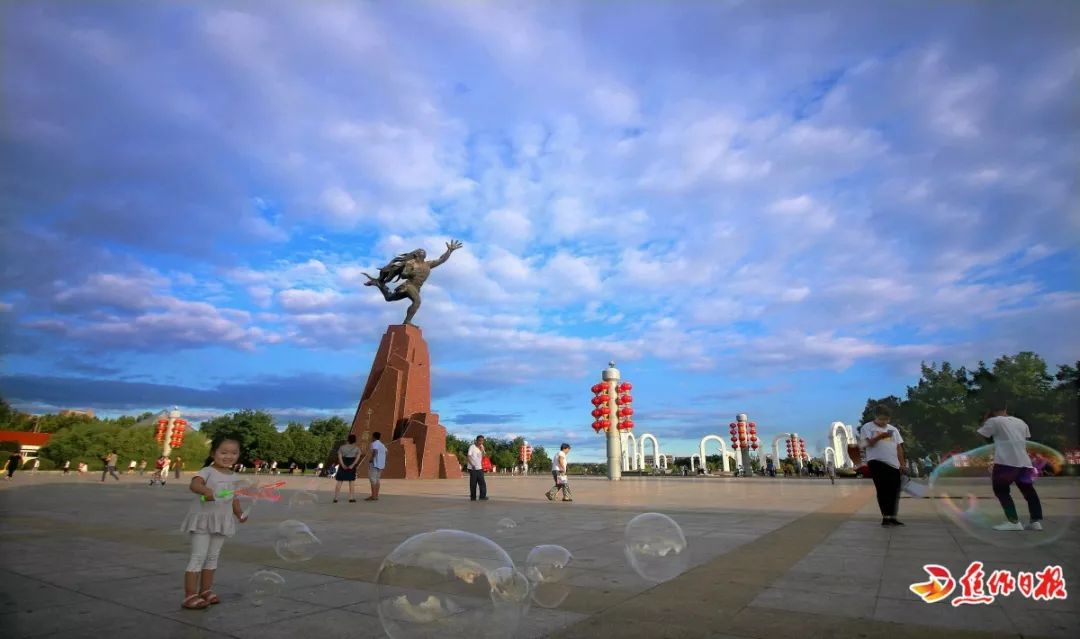 70年,区域性中心城市焦作也从矿区小镇成为70年……从下海潮到创新