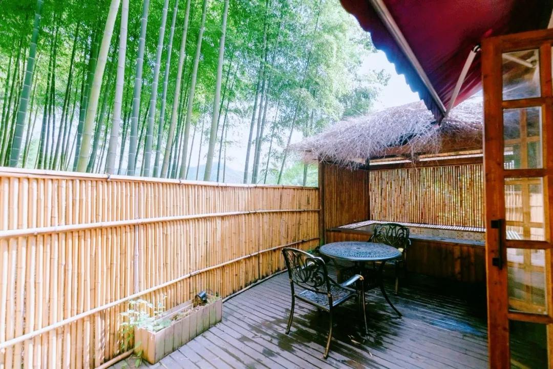 山间小屋竹林图片