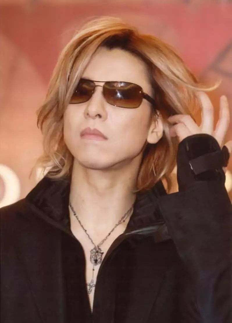 这次见面,女神的强大气场 也迅速俘获yoshiki的心.