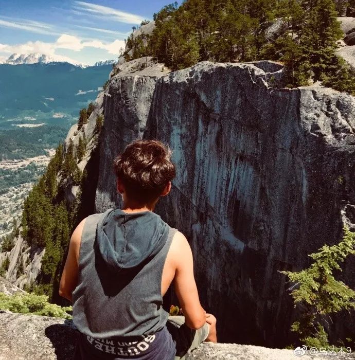 学习 生活 演出两不误努力有上进心 这样的乌达木值得我们学习