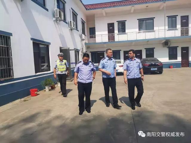 南阳市公安局党委委员交通管理支队支队长崔春晖深入镇平督导大庆交通