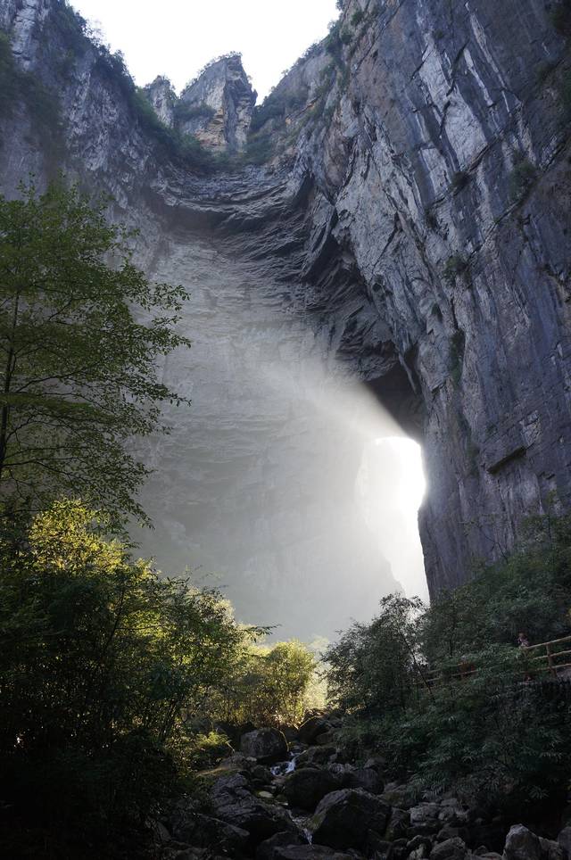 被誉为地理奇迹拥有巨大暗流世界喀斯特峡谷的大自然鬼斧神工
